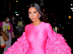 Kim Kardashian tűzpiros bikiniruhában ragyogott a születésnapján