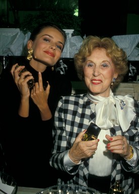 Paulina Porizkova és Estée Lauder a modell első üzletlátogatásán, 1987-ben 