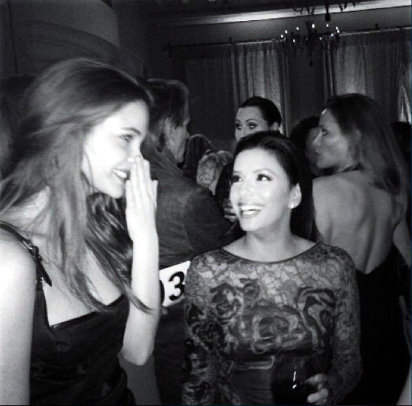 Palvin Barbi és Eva Longoria 2013 januárjában, a Golden Globe-gálán