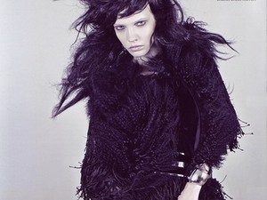 Baráti Vince Lara Stone-t fotózná