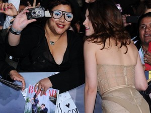 Kristen Stewart bugyiját is megmutatta a Hajnalhasadás 2. premierjén