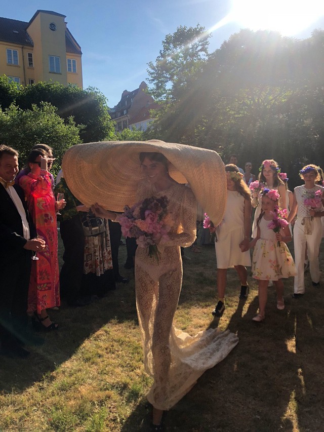 Emma Leth menyasszonyi ruhája