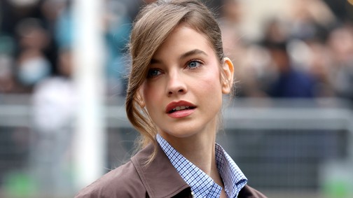 Palvin Barbara megmutatta, hogy a kevesebb néha több: még sosem viselt ilyen visszafogott ruhát