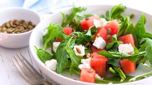 Ezt a hűsítő görögdinnye salátát mindenképpen ki kell próbálnod