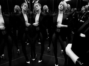 Cicis címlap: Amber Heard megmutatta mellbimbóit az Interview magazinnak