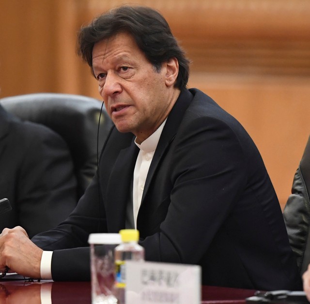 Imrán Hán: Pakisztán miniszterelnöke, aki világszínvonalú rákkórházat épített Lahorban és egy csúcsminőségű egyetemet az északnyugati határ menti tartományban. Világhírű sportolóból vált miniszterelnökké, de igazából az ő története sokkal több ennél. Bebizonyította a fiatal generáció számára, hogy mindig ki lehet törni, és soha ne adják fel az álmaikat. Hazája megmentőjeként tartják számon. 