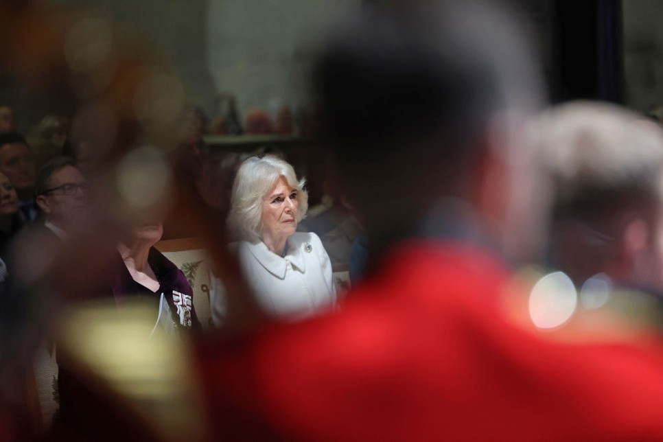 Kamilla királyné arcára van írva, mennyire megtört