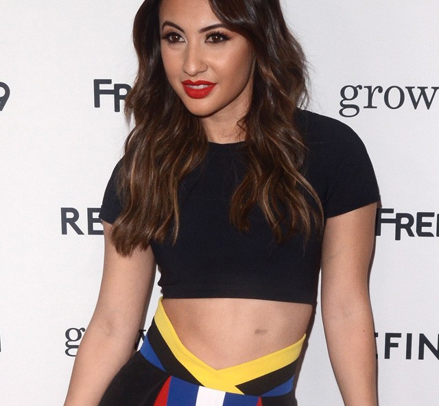 Ez a lány adta oda a veséjét Selena Gomeznek! A heget a vörös szőnyegen mutatta meg!