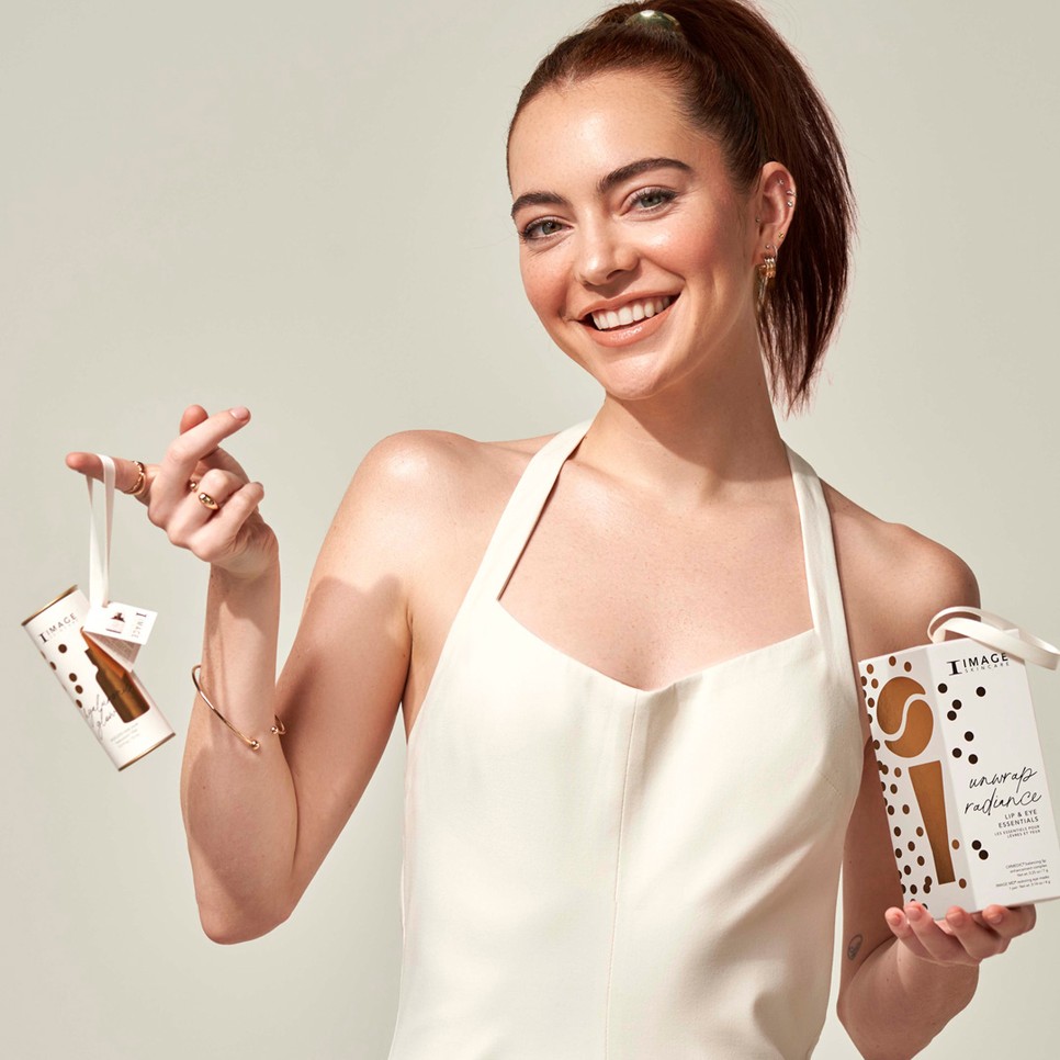 A különleges díszdobozokkal akár még a karácsonyfára helyezve is meglephetjük a szerettünket.