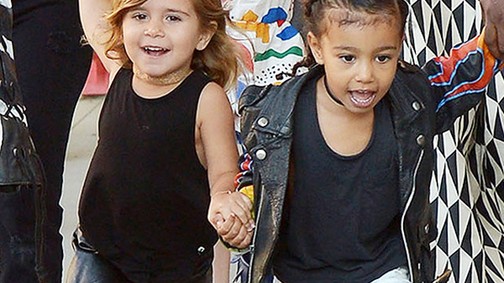 Cuki fotó a Kardashian gyerekekről, de mindenki csak azt látja, hogy kire hasonlítanak elképesztően...