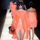 Axente Vanessa fekete prókában a Fendi show-n.