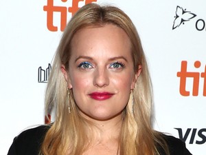 Nagyon jól állt A szolgálólány meséje főszereplőjének ez az apró ruha