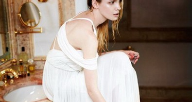 Srej Zsófi milliós ékszerekben pózol