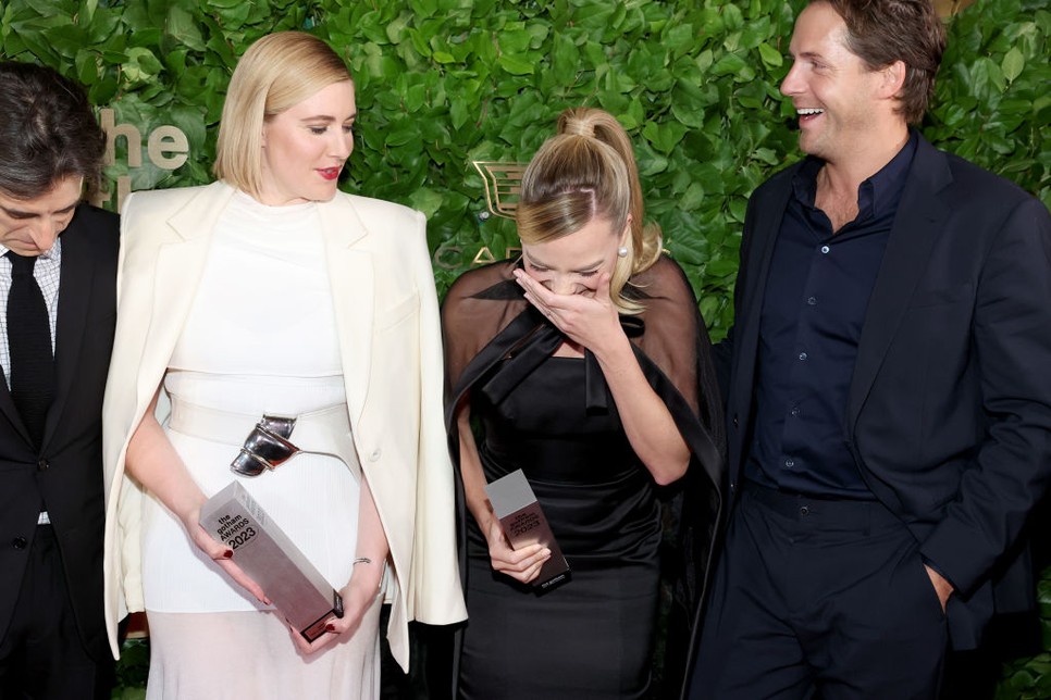 Margot Robbie nevetőgörcsöt kapott a vörös szőnyegen