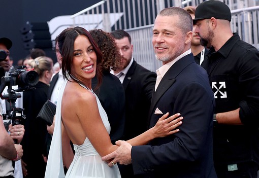 8 fotó, amin csak úgy tombol a kémia Brad Pitt és Ines de Ramón között