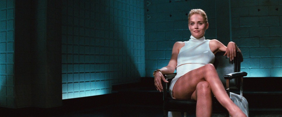 Férfiak tömegeinek égett bele az agyába Sharon Stone ikonikus jelenete az Elemi ösztönből, a színésznő viszont minden bizonnyal nem emlékszik rá ennyire szívesen