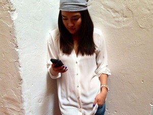 Hien remekül keveri a lazát az elegánssal