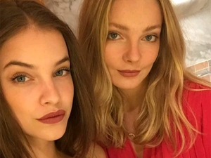 Palvin Barbi és Mihalik Enikő együtt szexiskednek ebben a fürdőruha kampányban!