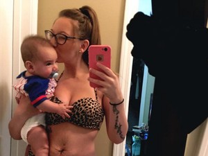 Ezt az anyukát megkérték, hogy ne viseljen bikinit az uszodában, a válasza: tökéletes!