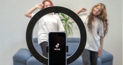 „Vannak szülők, akik nem csak dicsekednek, pénzt is keresnek online a gyerekeikkel”