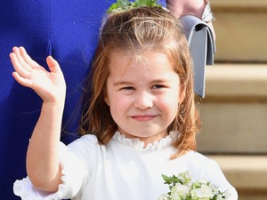 Mikor kapja meg Sarolta hercegnő az első tiaráját?