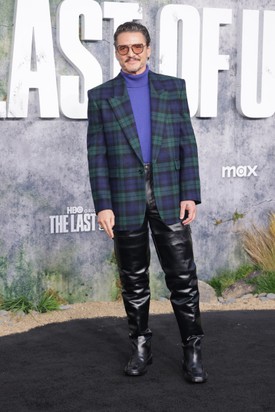 De nem ez volt az első alkalom, hogy a sármos színész különleges lábbeliben pózolt a kameráknak. Ezt a szettet első látásra alig tudtuk értelmezni. 