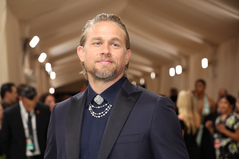 Charlie Hunnam lesz a Szörnyetegek antológia harmadik évadának főszereplője, ami a Jeffrey Dahmer antológia utolsó része egyben