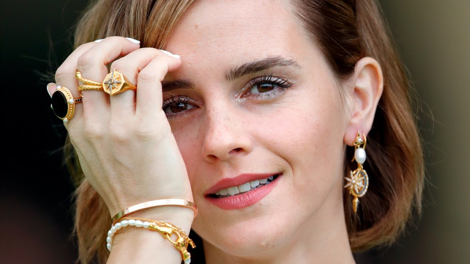 A fotósok megvárták, míg Emma Watson betölti a 18-at, ezután pedig úgy érezték, joggal fotózhatnak a szoknyája alá