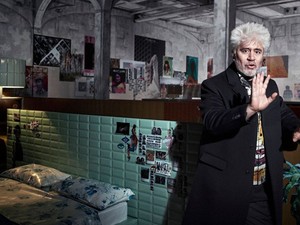 Imádás van: a rendezőzseni Almodóvar a Prada új arca