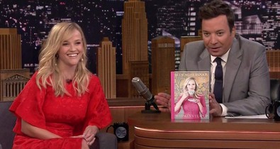 Reese Witherspoon egy nap alatt 5 szuperstílusos ruhát viselt
