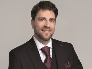 „A költők elsősorban pont olyan emberek voltak mint te vagy én, csak versbe szedték a gondolataikat” - Sövegjártó Áron színésszel beszélgettünk