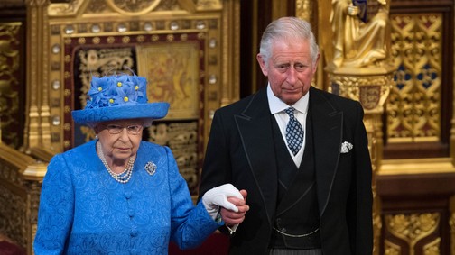 Károly király anyja halála után azonnal kirúgta a királynő legfőbb bizalmasát