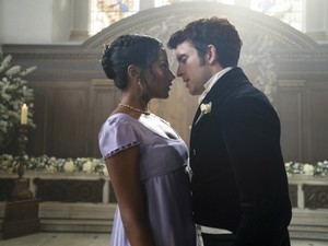 Sosem találod ki, mennyi időbe telt leforgatni a Bridgerton 2. évadának intim jeleneteit