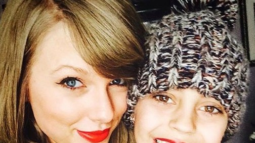 Szívszorító! Taylor Swift meglepetése a haldokló rajongónak