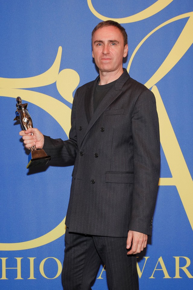 Hirtelen döntés: Raf Simons-t kirúgták a Calvin Klein vezetői pozíciójából