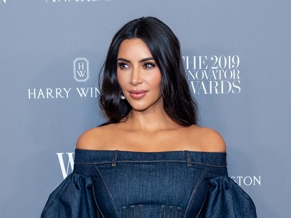 Kim Kardashian a lehető legfurcsább szettben jelent meg Kanye West oldalán