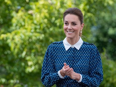 Katalin hercegné női szuperhőssé változott terepmintás ruhájában