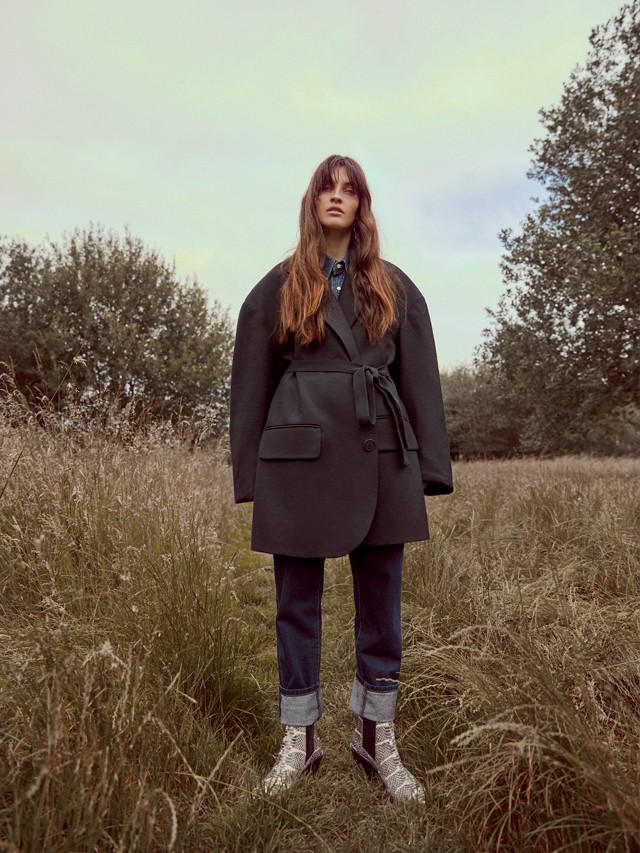 A szezon favoritja a farmer: inspirációk, hogy stílusosan viseld ősszel is