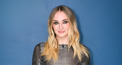 Sophie Turner káprázatos meztelenruhában ünnepelte a 30. születésnapját, csak ámulunk