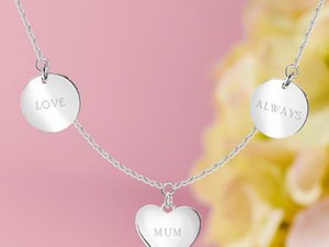 Ajándékozz gravírozható ékszert anyukádnak!