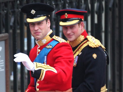 Ezzel cuki fotóval jelentették be, hogy Vilmos lesz Harry esküvői tanúja