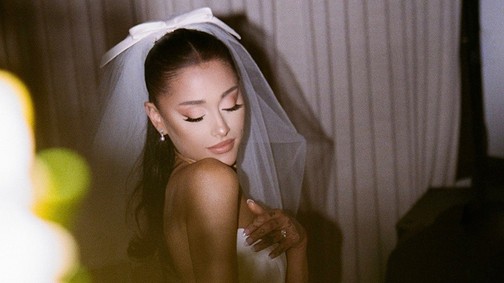 Minden lélegzetelállítóan gyönyörű fotó, amit látnod kell Ariana Grande titkos esküvőjéről