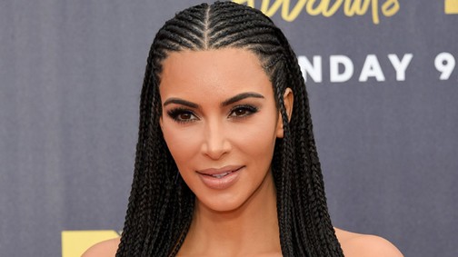 Úgy volt, hogy Kim Kardashian nem szelfizik többé, erre itt ez a tangás fotót