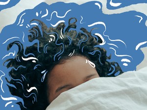 Hajmosás után, nedves hajjal fekszel le? A szakértő szerint súlyos hibát követsz el