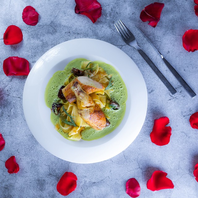 Ha nem csak romantikus vacsorára, hanem lélegzetelállító kilátásra is vágysz Valentin-napon, van egy tippünk számodra