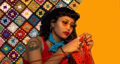 Hogyan lett a kötögetésből aktivizmus, vagyis a lázadás eszköze egy hagyományos női elfoglaltságból? Elmeséljük! 