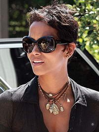 halle-berry-200x-d00003611ed763c44d4b2.jpg