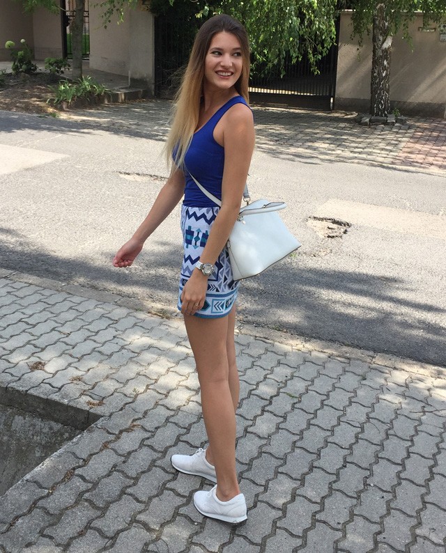 Bertók Fruzsi Gardróbnaplóval búcsúzik a nagykövetségtől