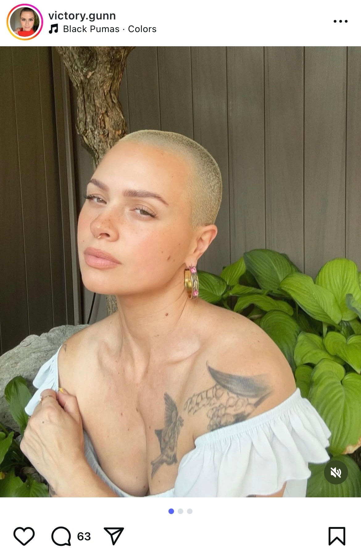 'Buzz cut' - talán magyarázatra sem szorul, miben rejlik szépsége. Gondozása minimális erőfeszítést igényel, de annál inkább mutat elegánsan. Glam-tipp: Ennél a frizuránál elengedhetetlen, hogy odafigyelj fejbőröd védelmére. Használj fényvédőt rendszeresen!