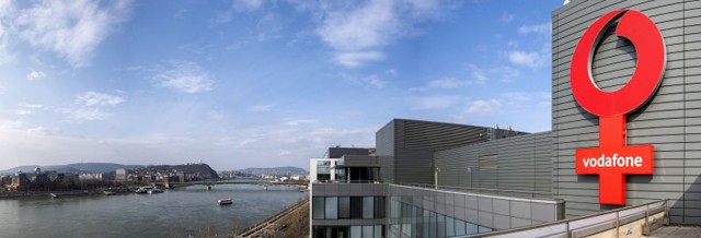 Nőnap alkalmából női szimbólum lett a Vodafone logója